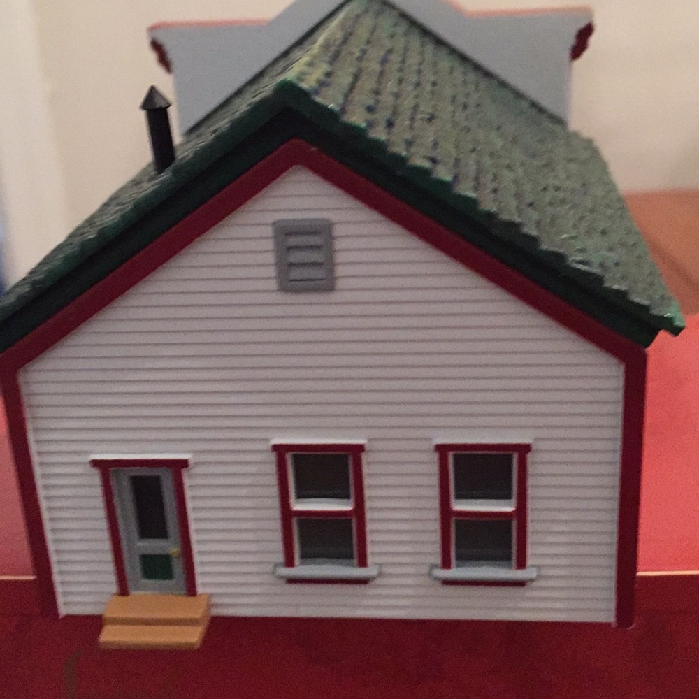 Hallmark Sarah Plain &Tall Parkley’s General Store - Picture 4 of 8